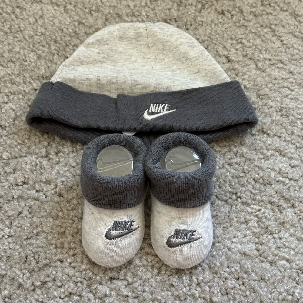 New! NIKE socks and hat for babies. Unisex. 0-6M